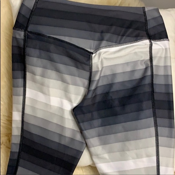 Nike Dri Fit Capri Legging - Picture 5 of 6